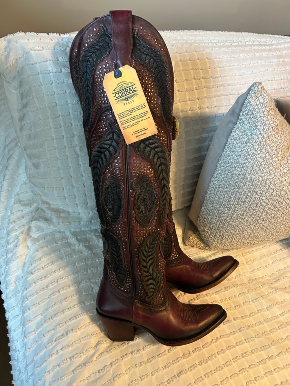 Corral Burgundy and Black Embroidered Women's Cowboy Boots - Picture 2 of 6